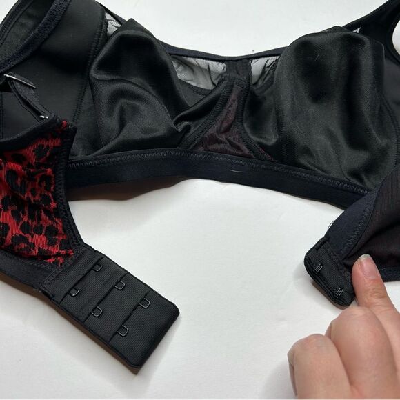 Modern movement cheetah animal print unlined wireless Black and Red Lace Bra 34D - Picture 6 of 7